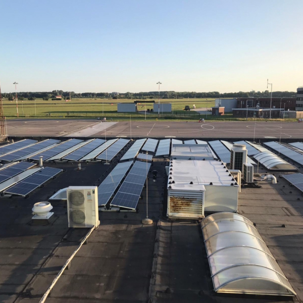 Zonnepaneel Schoonmaak - Joosten Vastgoed Beheer - Den Helder Airport